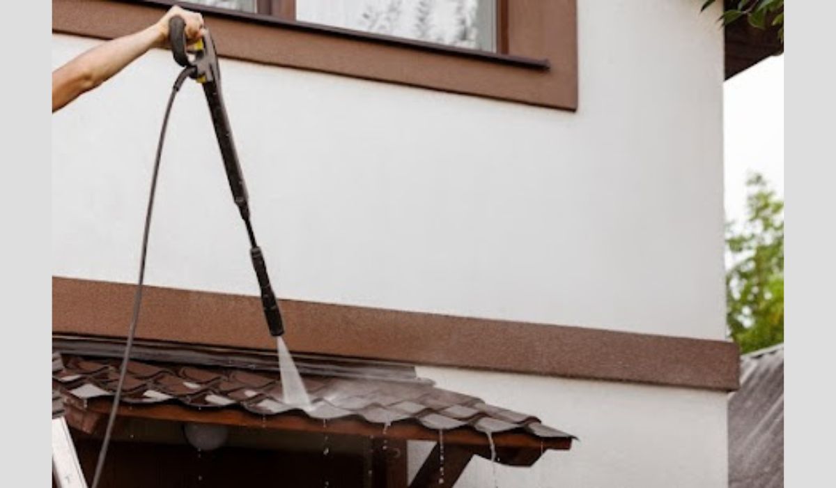 Roof Pressure Cleaning Guide: Costs, Benefits & Safety Tips